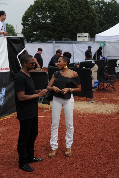 Doug E Fresh and his lady on lurk before the show